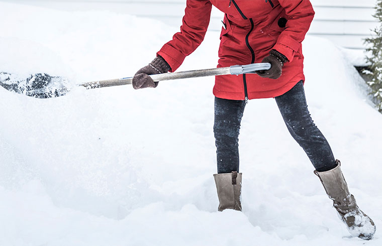 5 tips to shovel snow safely